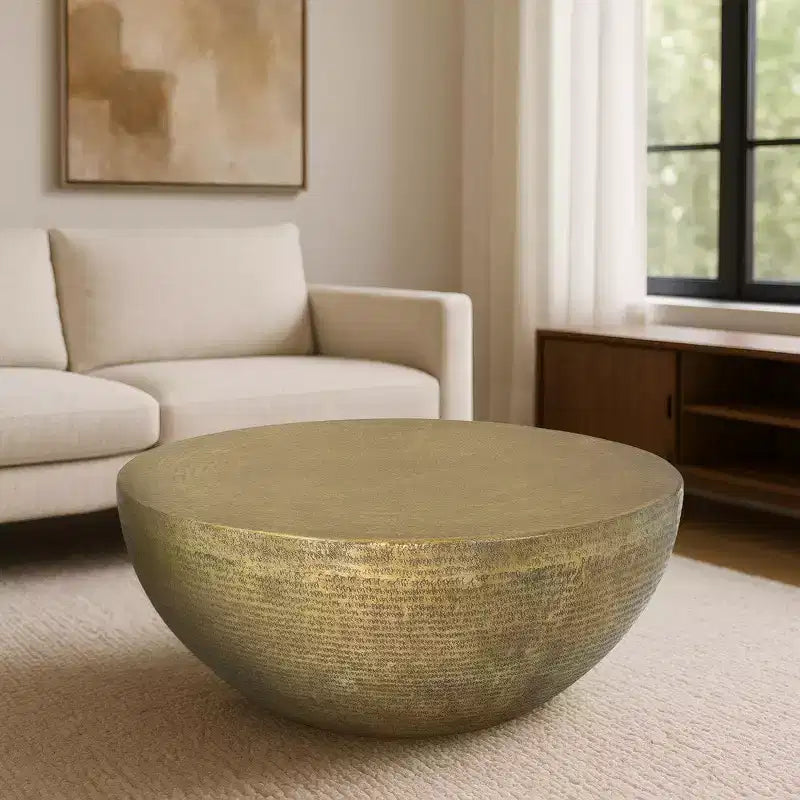 Table Basse Ronde de 91 cm, Base Bol avec Texture Gravée à la Main, Aluminium Laiton Antique
