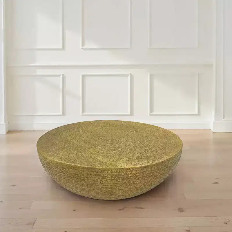Table Basse Ronde de 91 cm, Base Bol avec Texture Gravée à la Main, Aluminium Laiton Antique