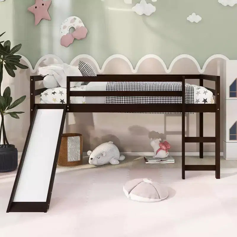 Lit mezzanine bas en bois massif format simple avec toboggan, échelle et barrières de sécurité, cadre de lit minimaliste pour enfants