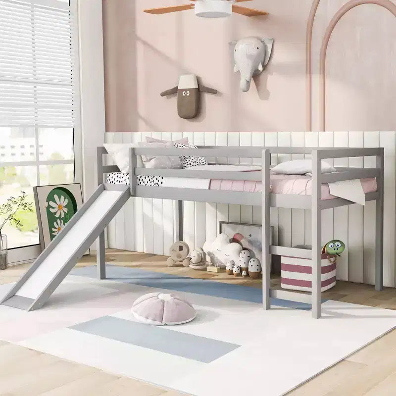 Lit mezzanine bas en bois massif format simple avec toboggan, échelle et barrières de sécurité, cadre de lit minimaliste pour enfants