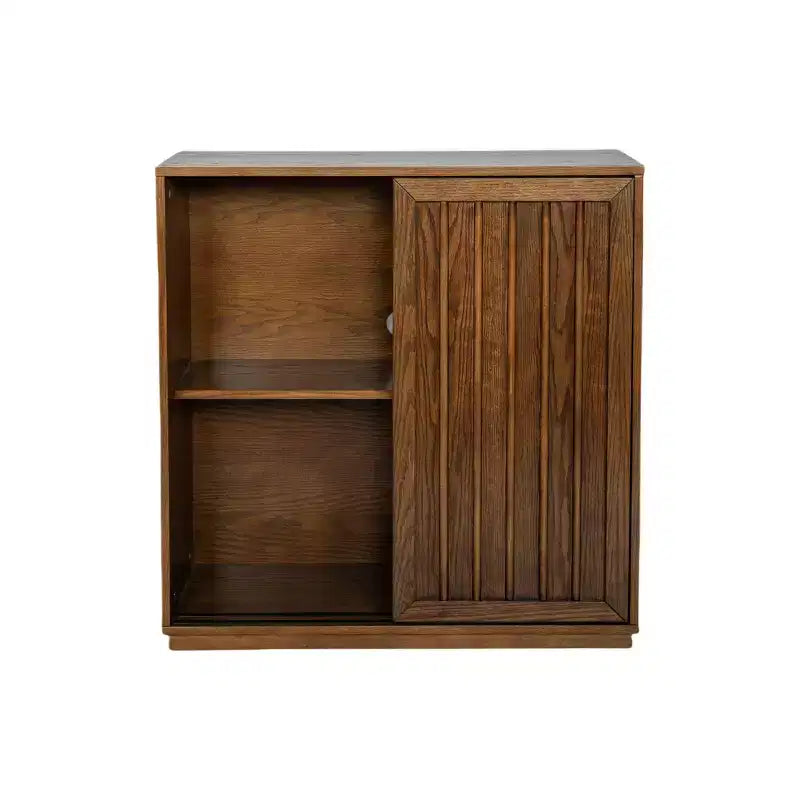 Buffet moderne milieu de siècle avec 2 portes coulissantes, accents en bois massif, brun