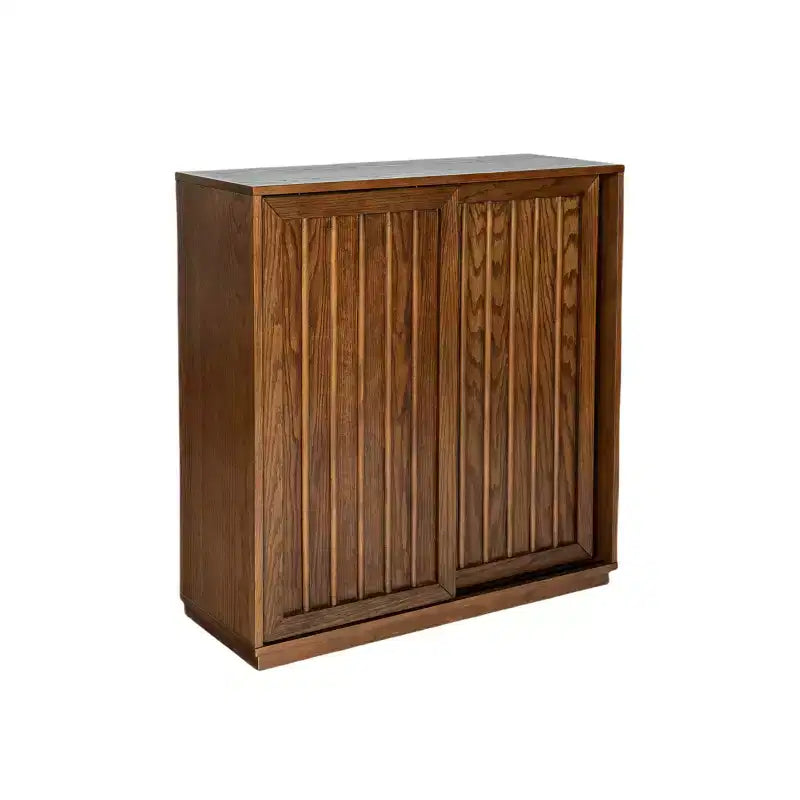 Buffet moderne milieu de siècle avec 2 portes coulissantes, accents en bois massif, brun