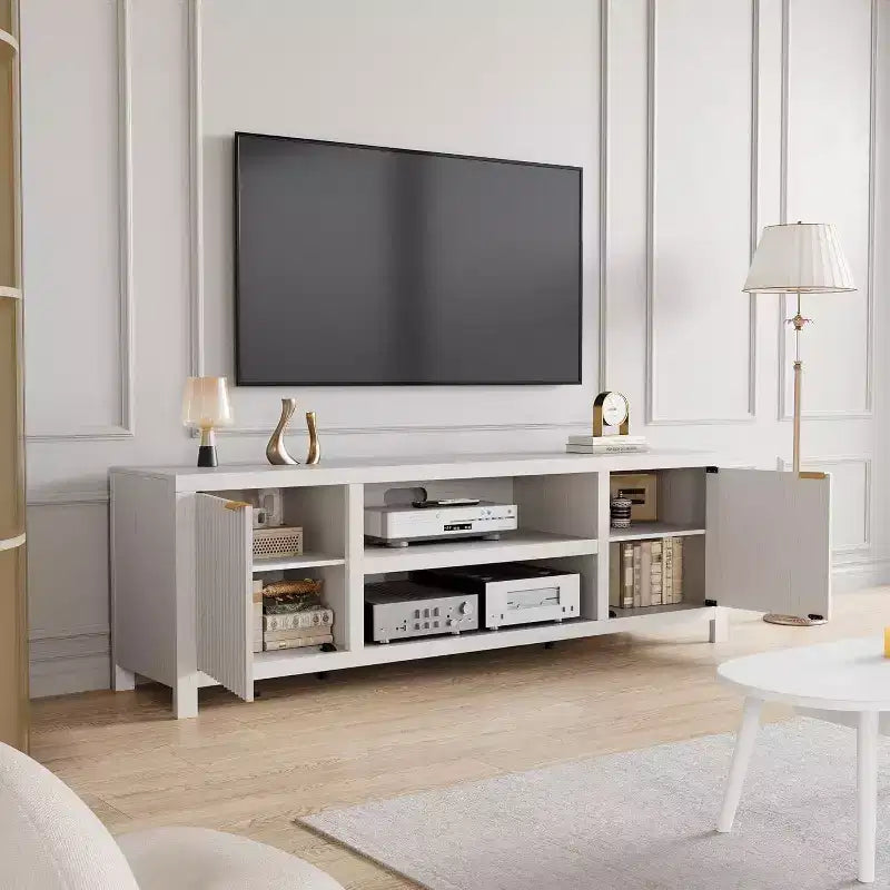 Meuble TV cannelé de 203 cm avec poignées dorées et 4 compartiments de rangement, blanc