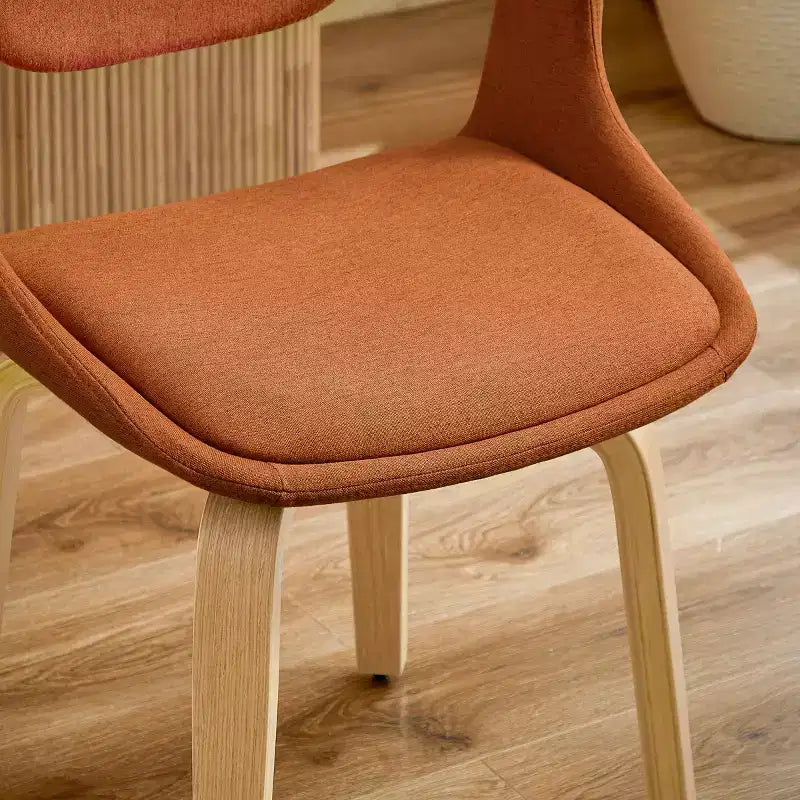 Chaise de salle à manger pivotante rembourrée en tissu avec accoudoirs en bois et finition naturelle