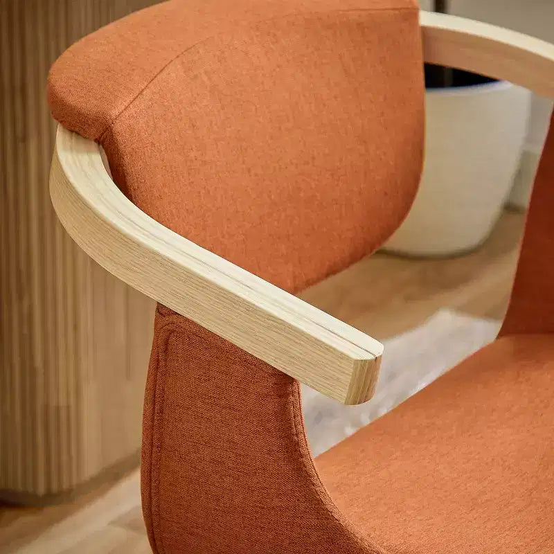 Chaise de salle à manger pivotante rembourrée en tissu avec accoudoirs en bois et finition naturelle