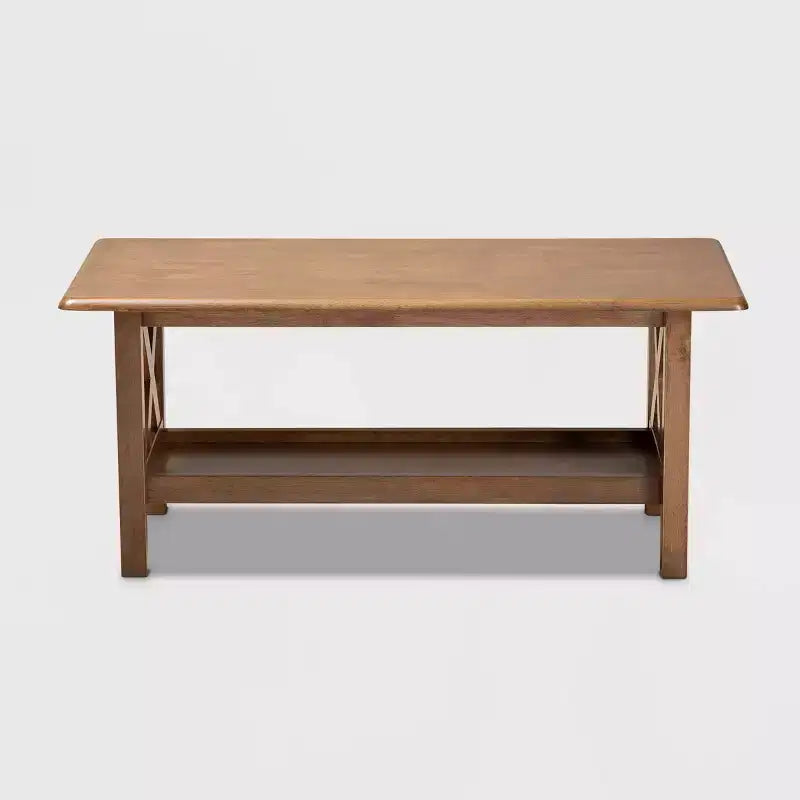 Table basse rectangulaire en bois, finition noyer brun avec étagère inférieure et panneaux entrecroisés