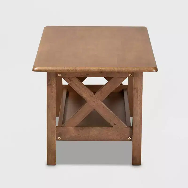 Table basse rectangulaire en bois, finition noyer brun avec étagère inférieure et panneaux entrecroisés
