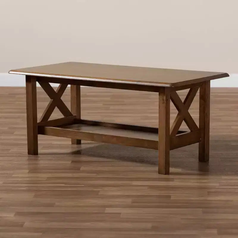Table basse rectangulaire en bois, finition noyer brun avec étagère inférieure et panneaux entrecroisés