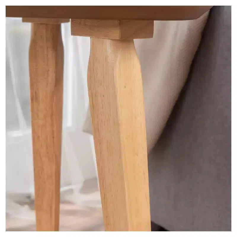 Table d'appoint ronde moderne du milieu du siècle, en bois d'hévéa massif avec pieds fuselés