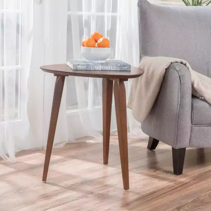 Table d'appoint ronde moderne du milieu du siècle, en bois d'hévéa massif avec pieds fuselés