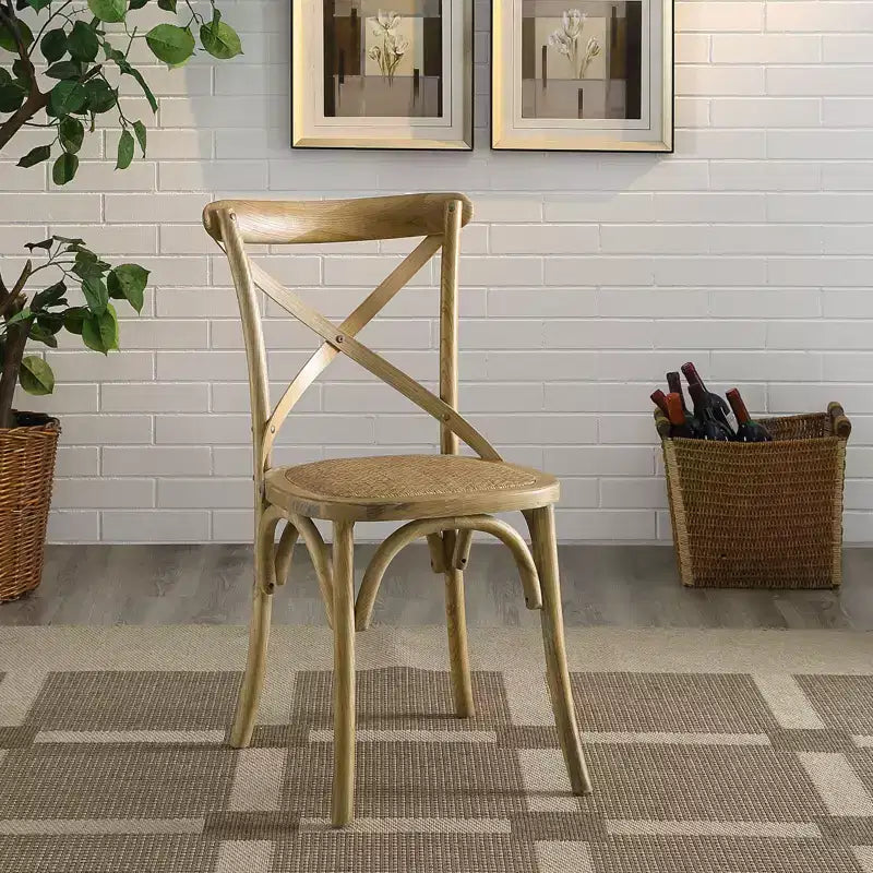 Chaise de salle à manger rustique avec assise en rotin naturel et pieds fuselés