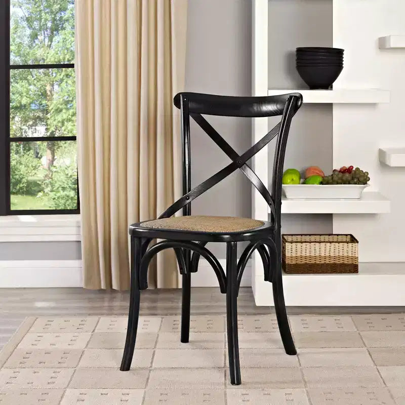 Chaise de salle à manger rustique avec assise en rotin naturel et pieds fuselés