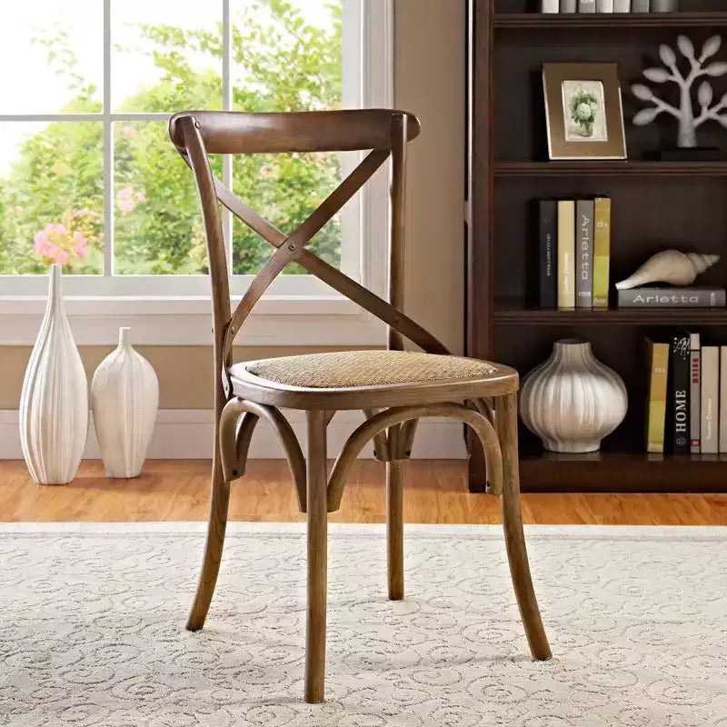 Chaise de salle à manger rustique avec assise en rotin naturel et pieds fuselés