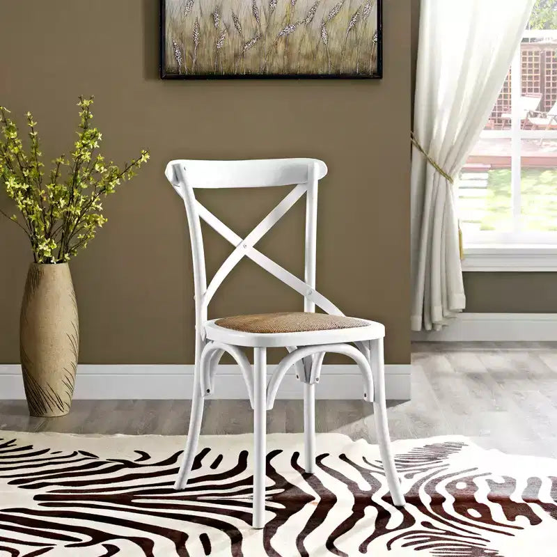 Chaise de salle à manger rustique avec assise en rotin naturel et pieds fuselés