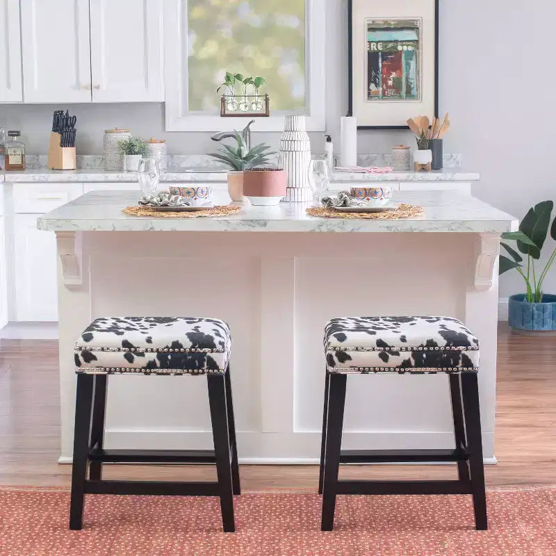 Tabouret de bar sans dossier, hauteur comptoir, rembourré avec clous décoratifs et repose-pieds